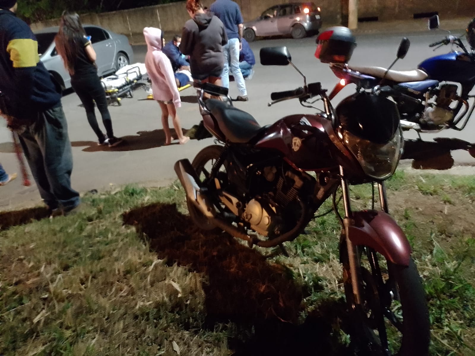 Motociclista fica ferido após ser atingido por carro na Paula Bueno