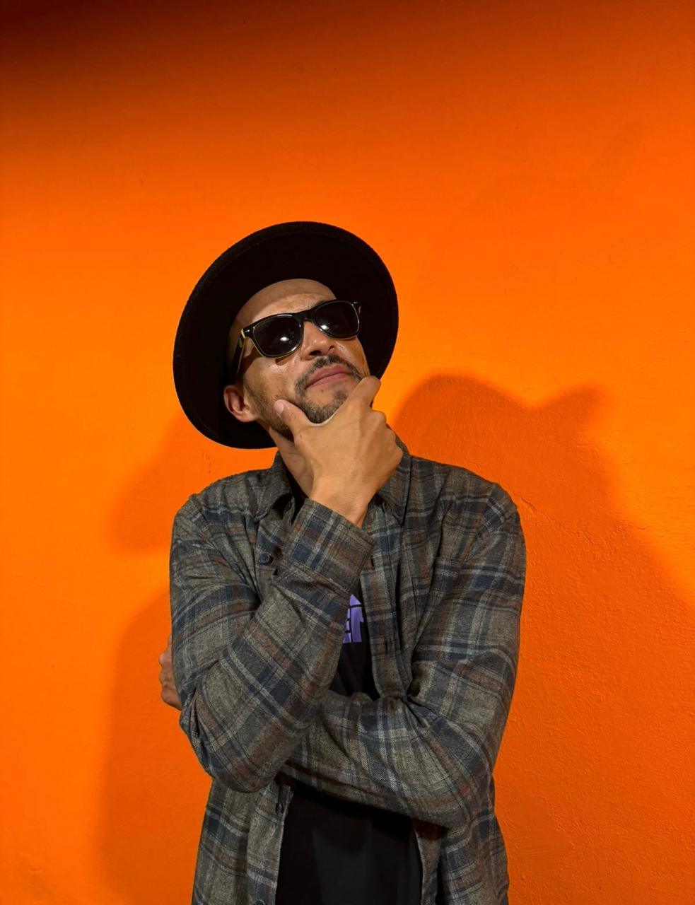 O vocalista e multi-instrumentista Gui Lucas é presença confirmada na Feira. Foto: (Divulgação)
